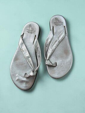 SAKS FIFTH AVENUE Silver Leather Sandals Flip Flops Size 8